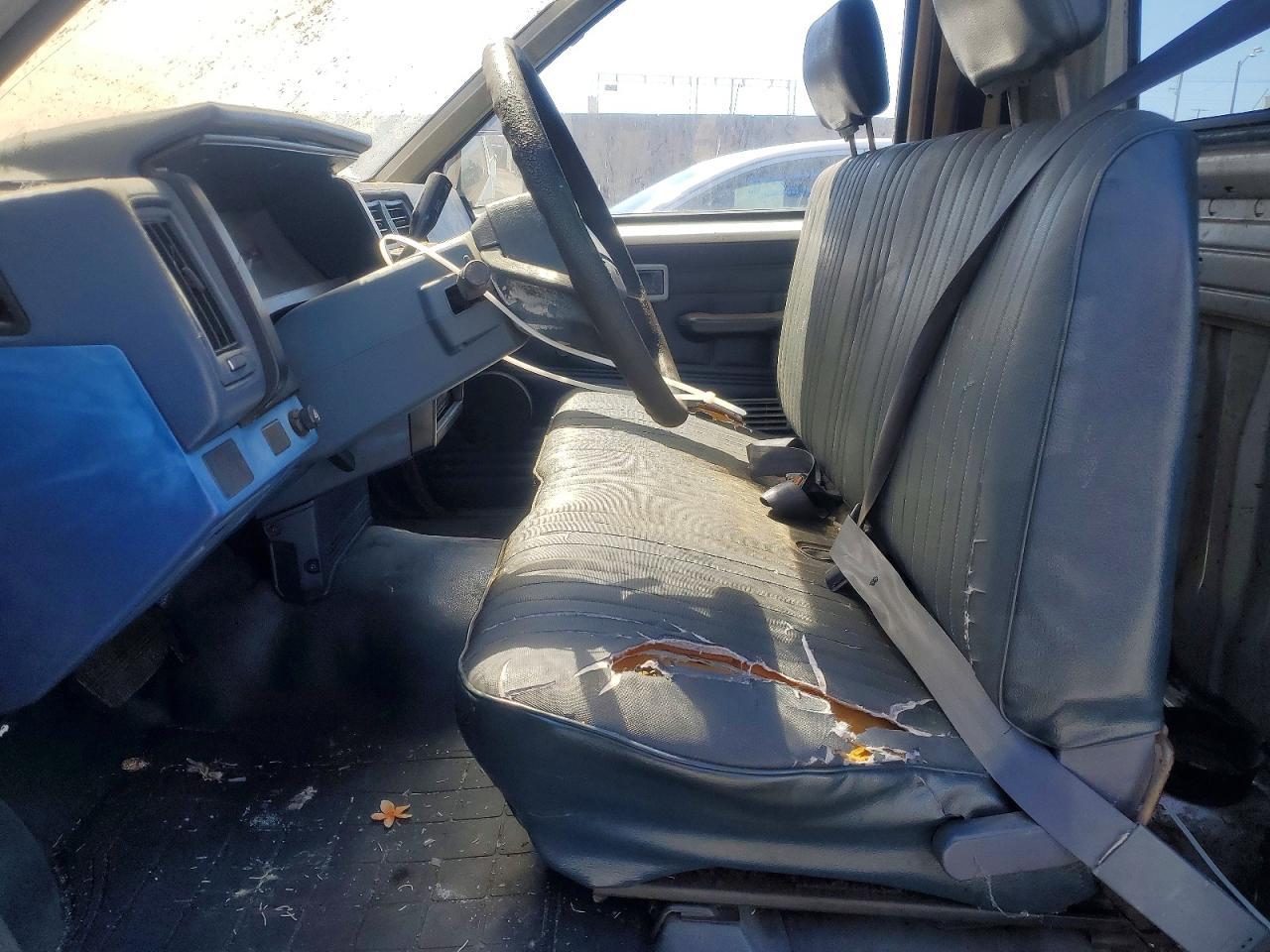 1989 Nissan D21 Short BED