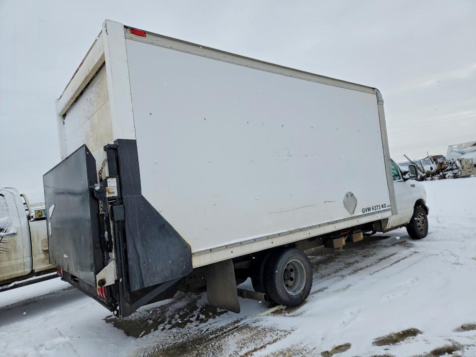 2004 Ford Econoline E450 Super Duty Cutaway Van
