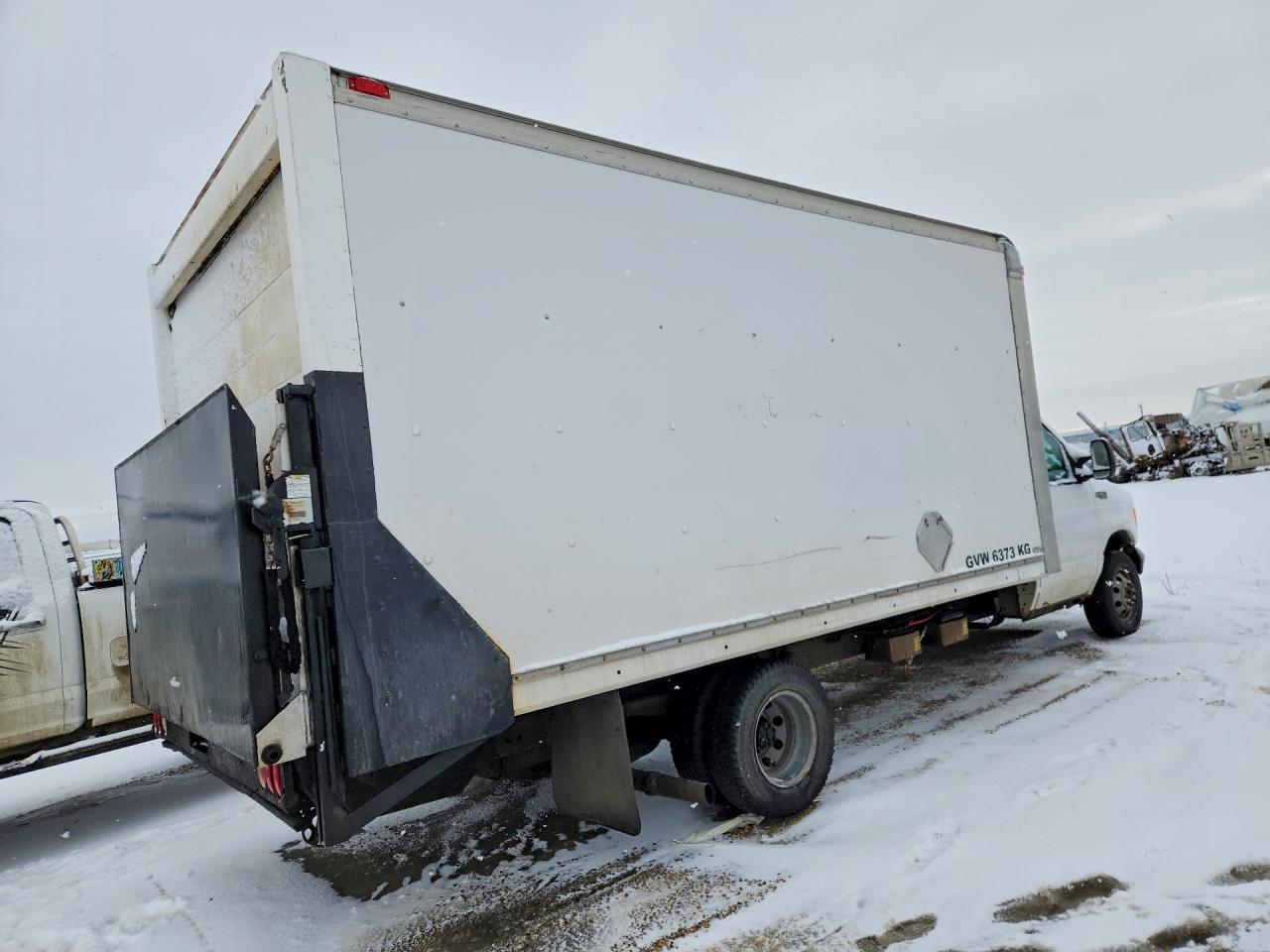 2004 Ford Econoline E450 Super Duty Cutaway Van