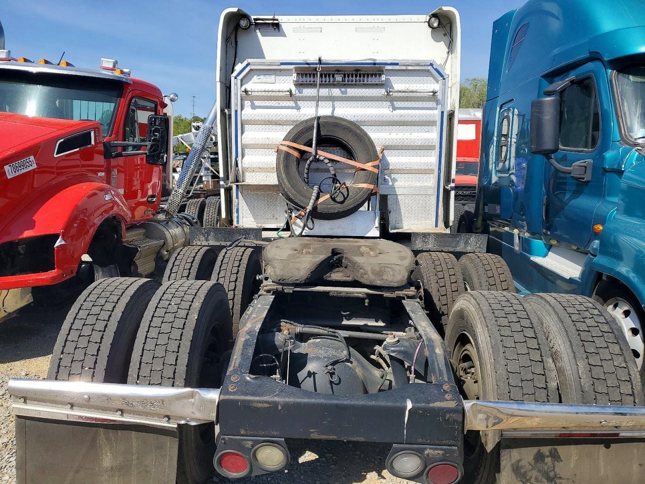 2012 Peterbilt 388 Semi Truck