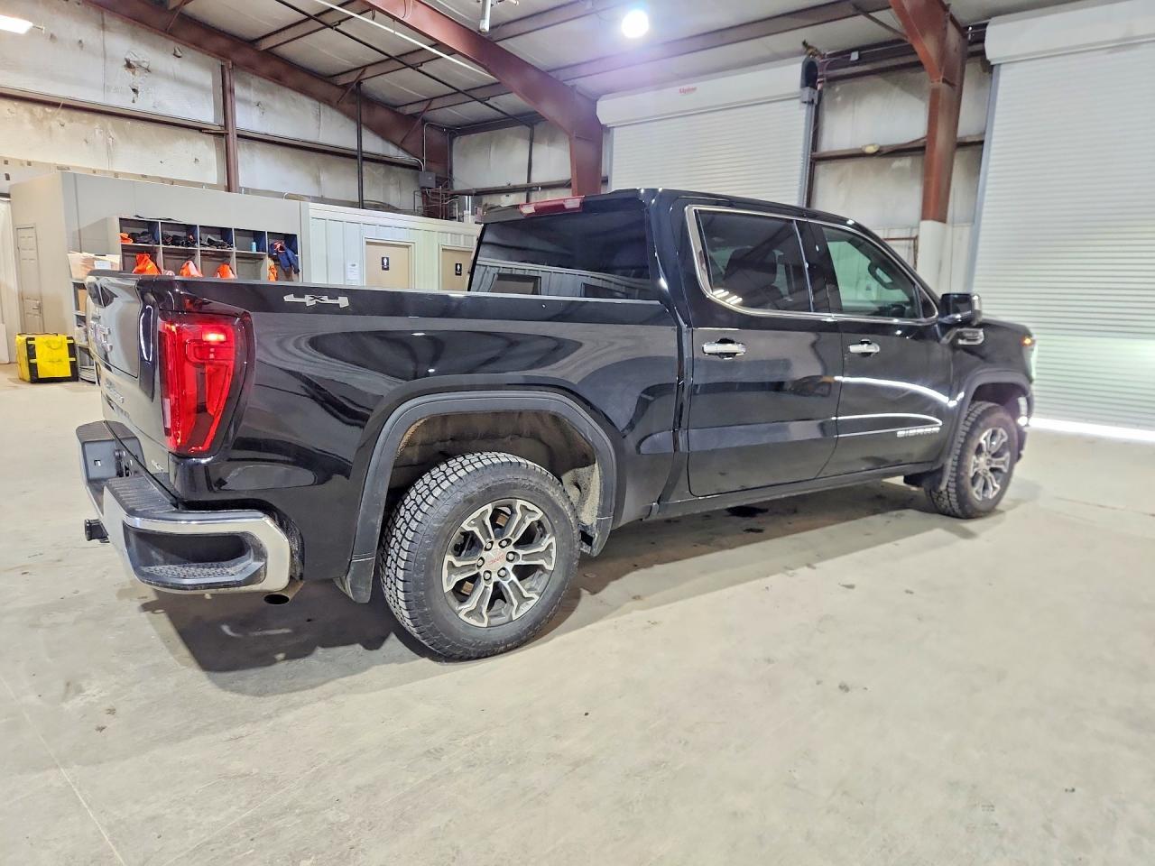 2025 GMC Sierra K1500 SLT