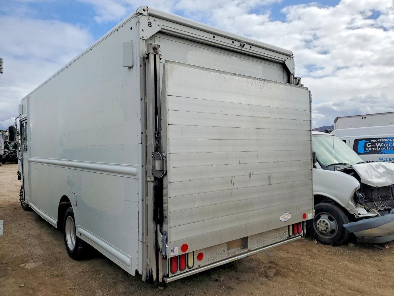 2015 Freightliner Chassis M Line WALK-IN Van