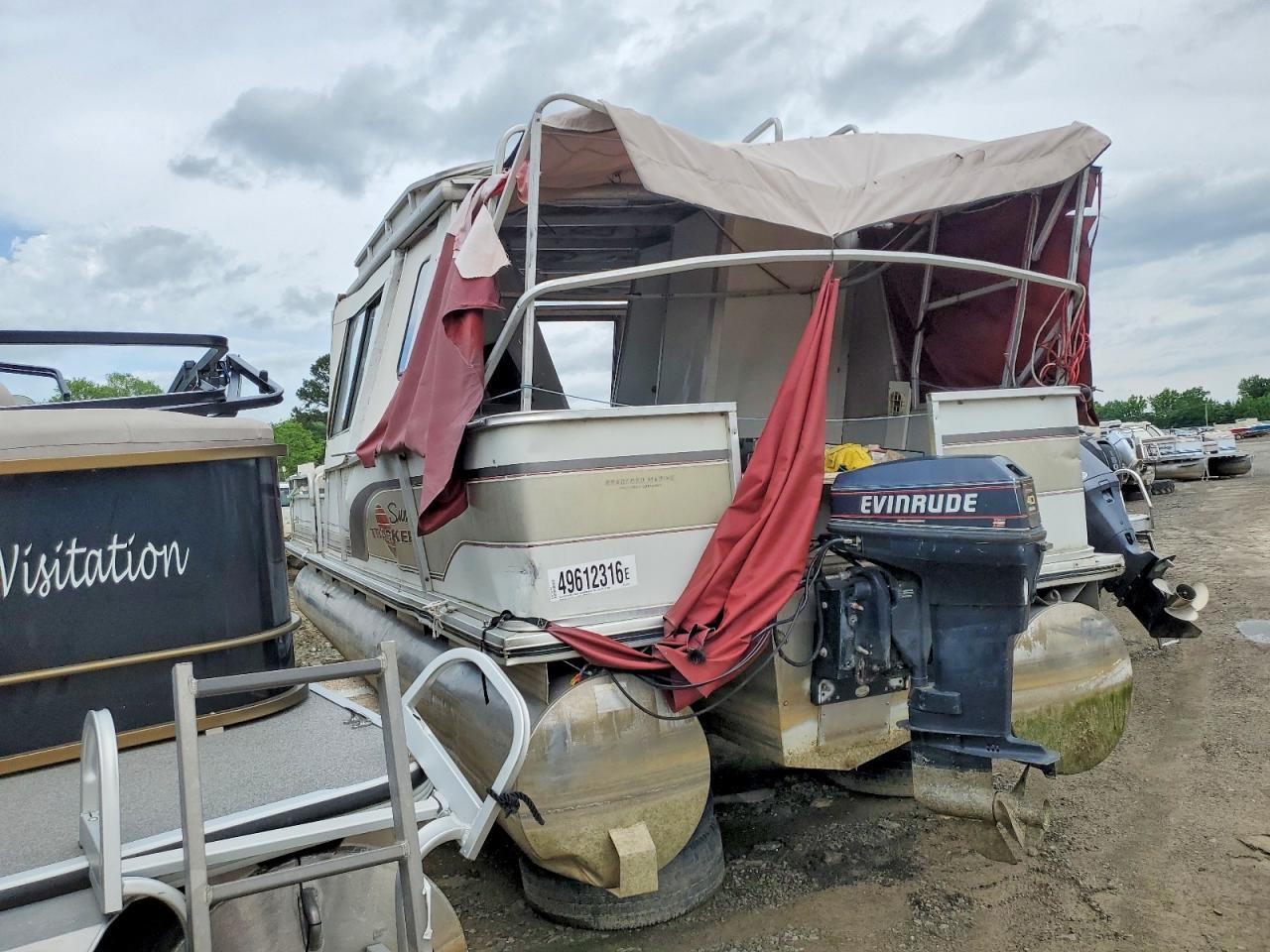 2001 Sun Tracker Boat