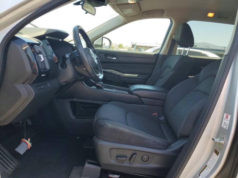 2022 Nissan Pathfinder sv