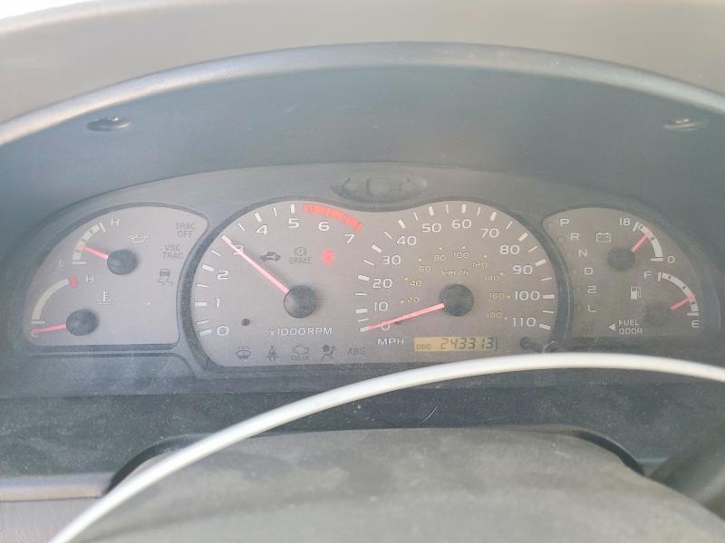 2004 Toyota Sequoia SR5