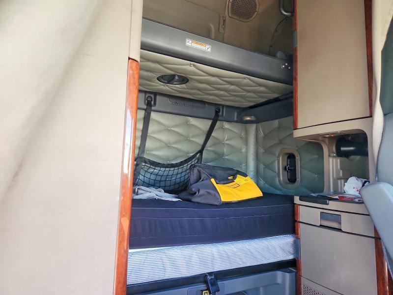 2017 Freightliner Cascadia 125 Semi Truck