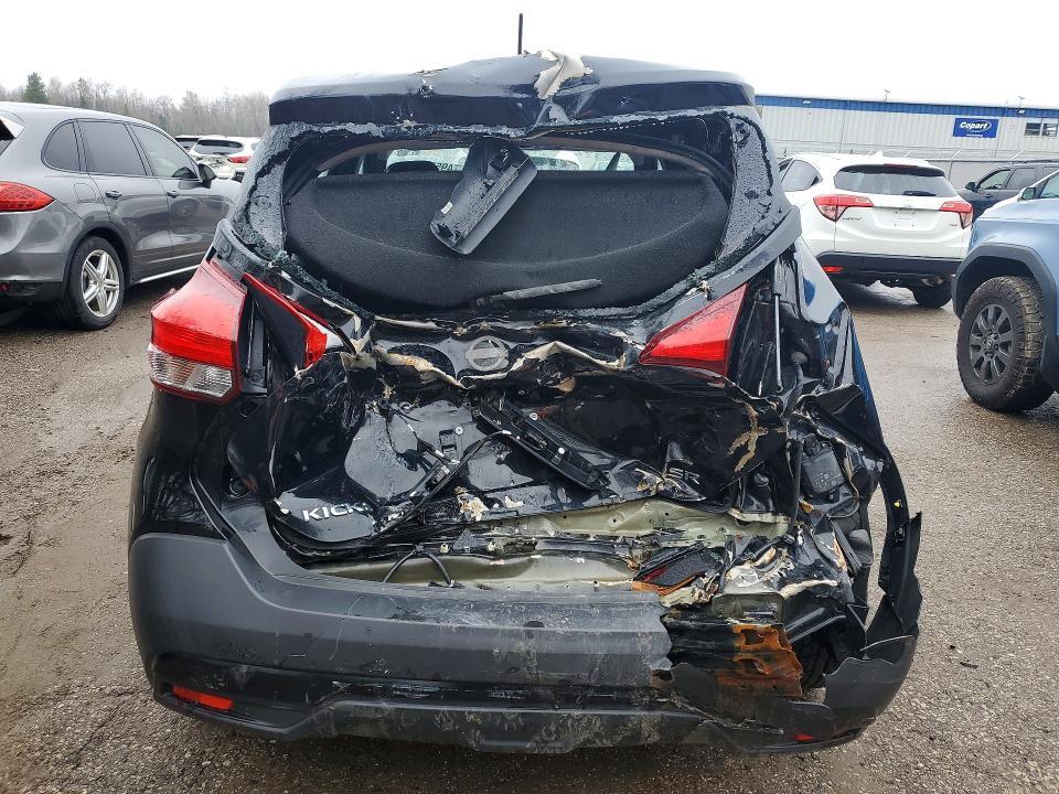 2019 Nissan Kicks s