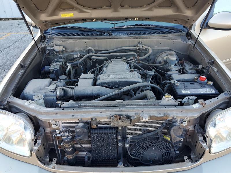 2004 Toyota Sequoia SR5
