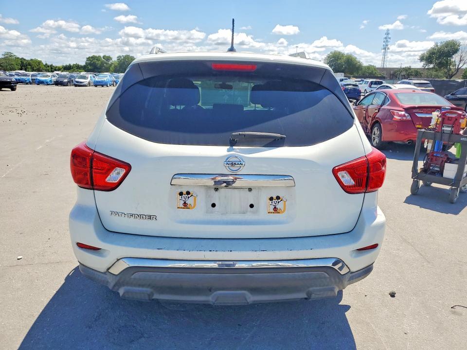 2018 Nissan Pathfinder s