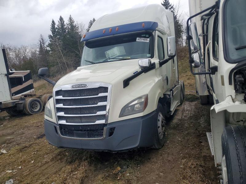 2020 Freightliner Cascadia 126