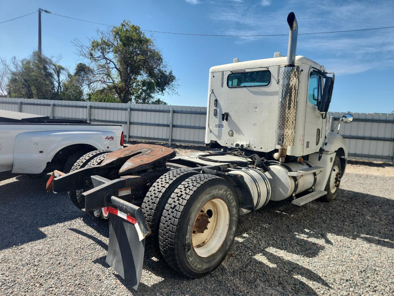 2007 Freigliner 2007 Freightliner Columbia 120 Semi Truck