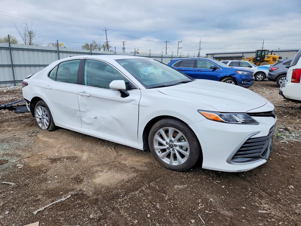 2024 Toyota Camry le