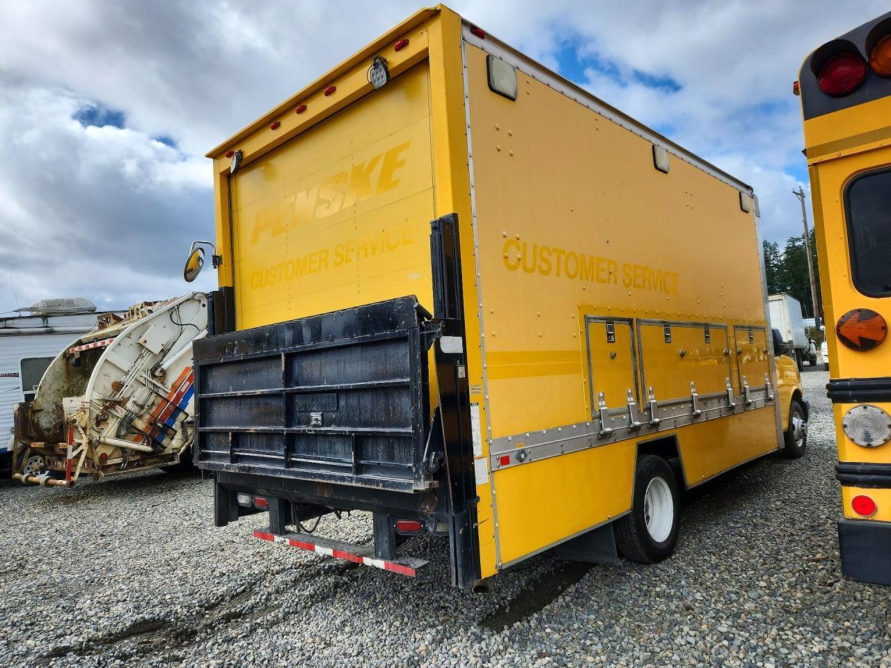 2011 GMC Savana BOX Truck