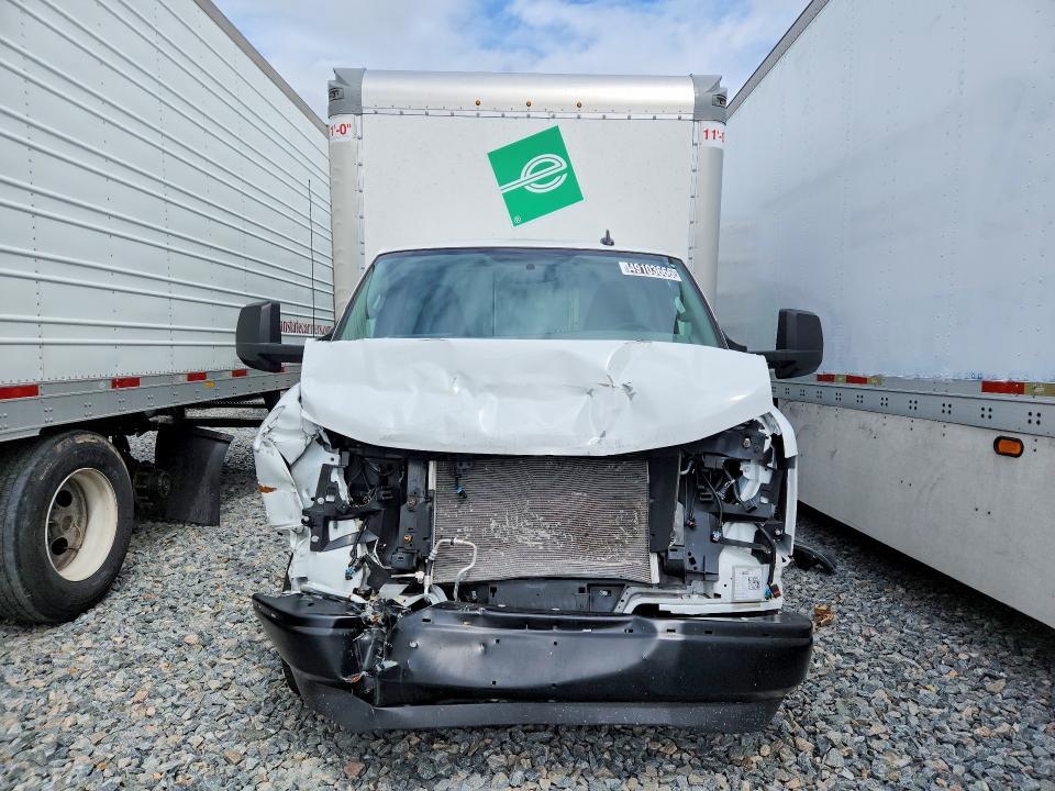 2025 Chevrolet Express BOX Truck