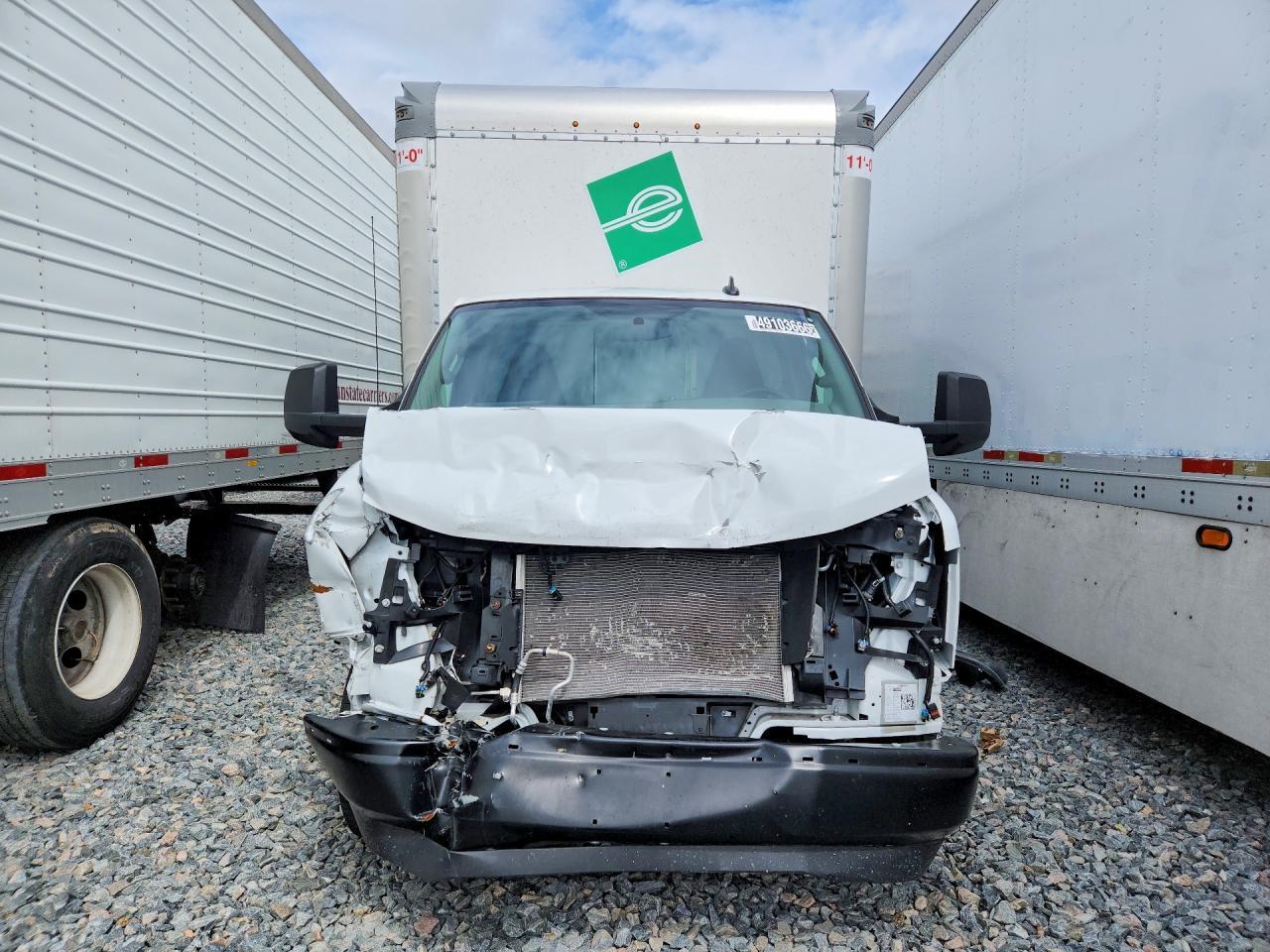 2025 Chevrolet Express BOX Truck