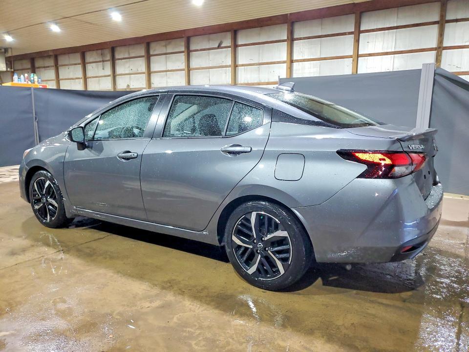 2025 Nissan Versa sr