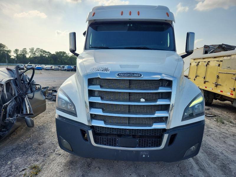 2020 Freightliner Cascadia 126