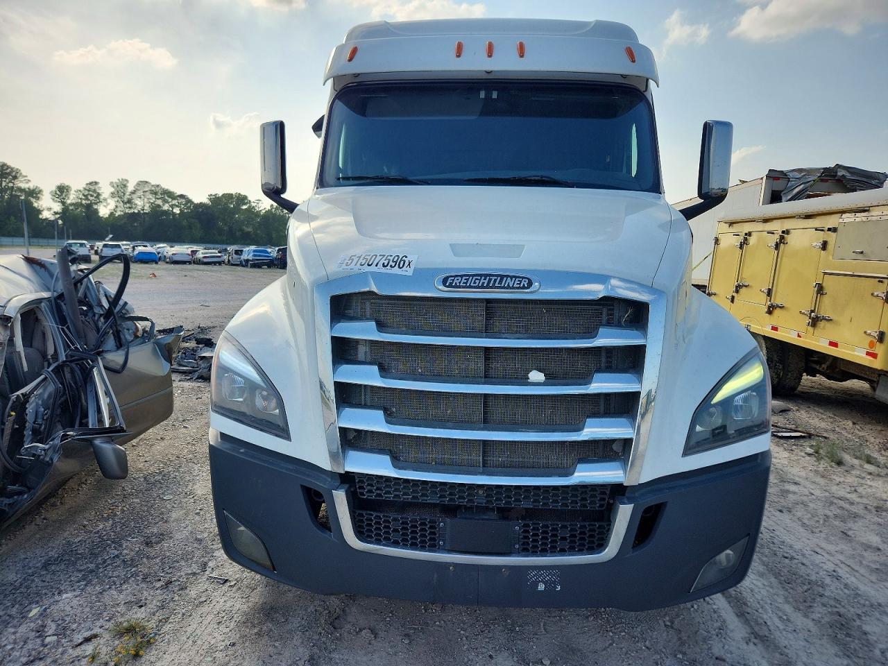 2020 Freightliner Cascadia 126