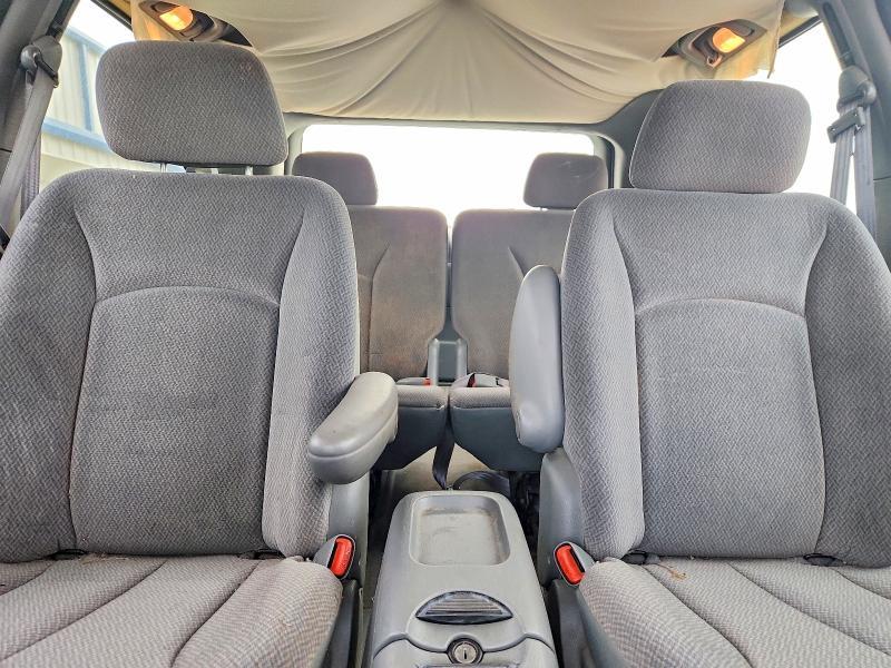 2004 Dodge Grand Caravan sxt