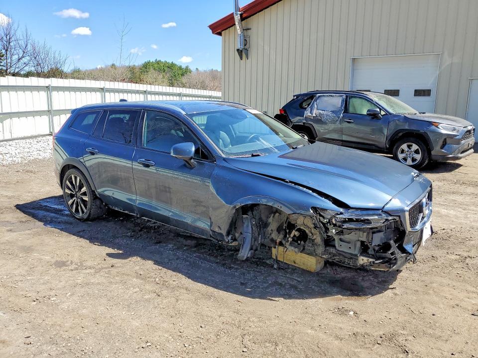 2021 Volvo V60 Cross Country T5 Momentum