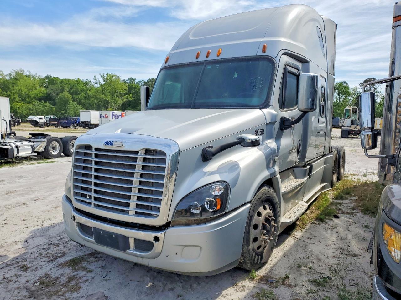 2016 Freigliner 2016 Freightliner Cascadia 125 Semi Truck