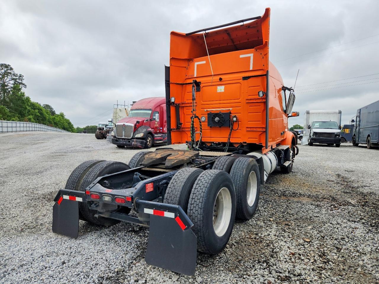 2021 Volv O VNR Semi Truck