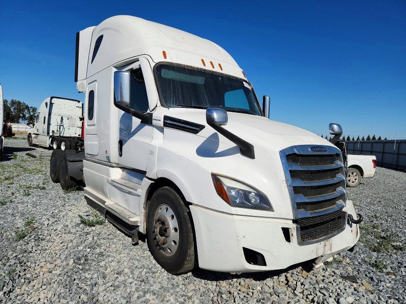 2020 Freightliner Cascadia 126 Semi Truck