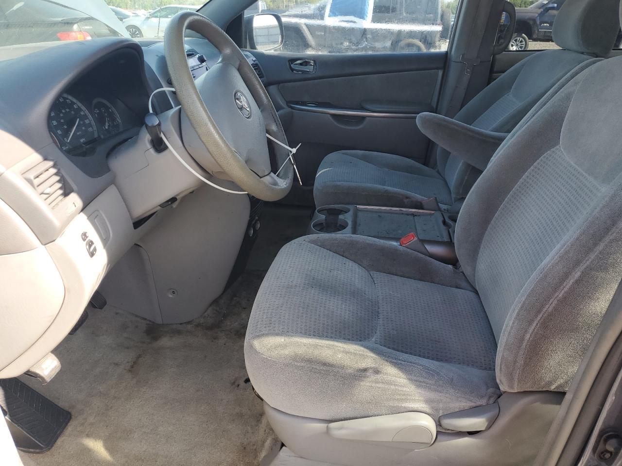 2006 Toyota Sienna ce 8 Passenger