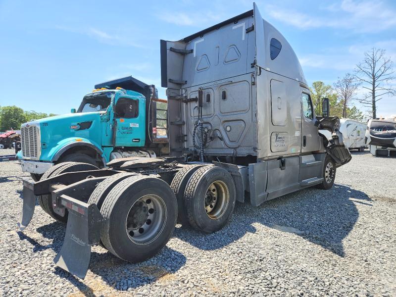 2019 Freightliner Cascadia 126 Semi Truck