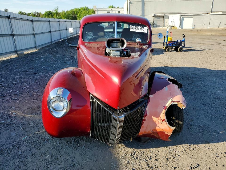 1940 Ford Deluxe