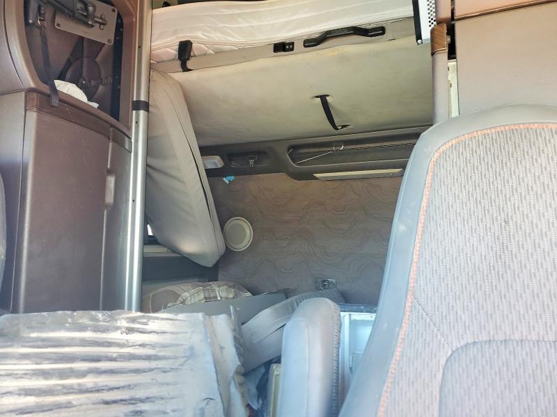 2022 Volv O VNL Semi Truck