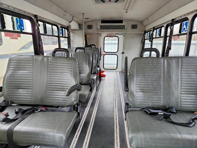 2017 Ford Econoline E450 Super Duty Cutaway van