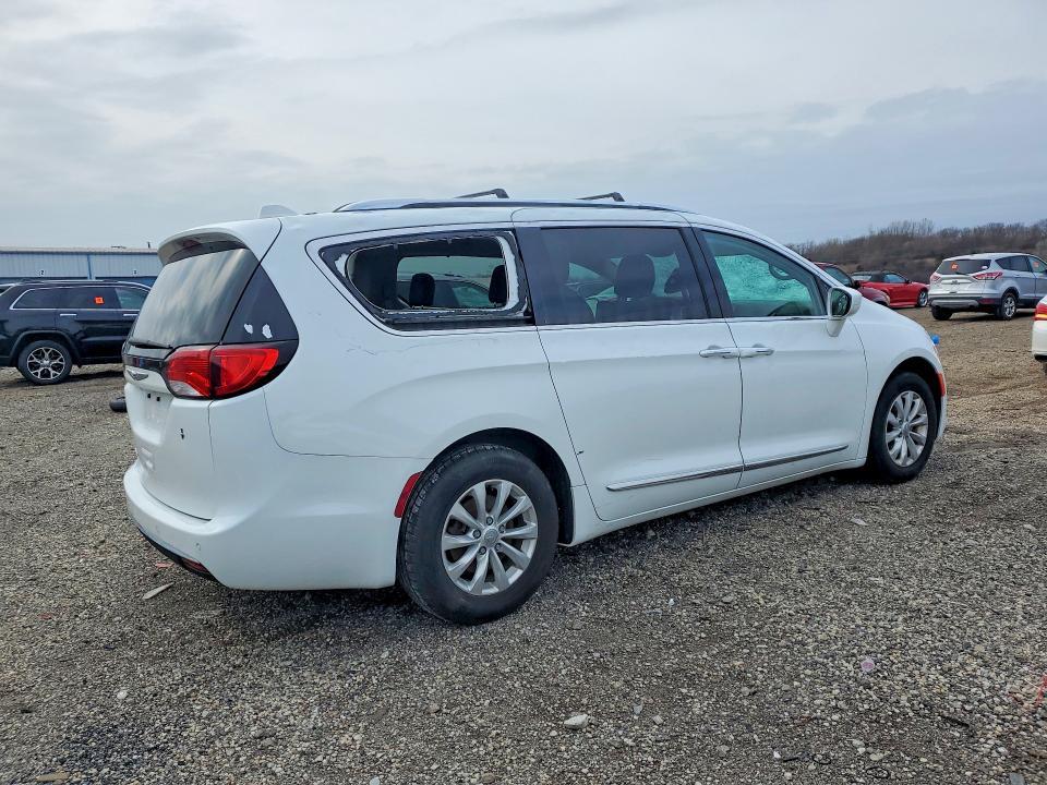 2019 Chrysler Pacifica Touring l