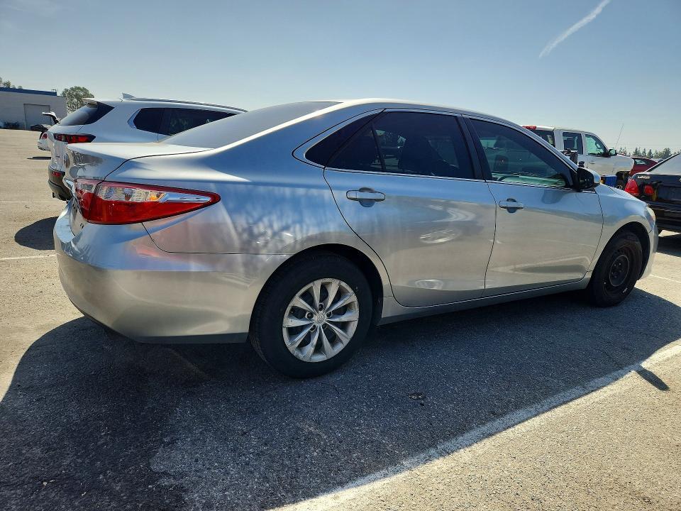 2015 Toyota Camry le