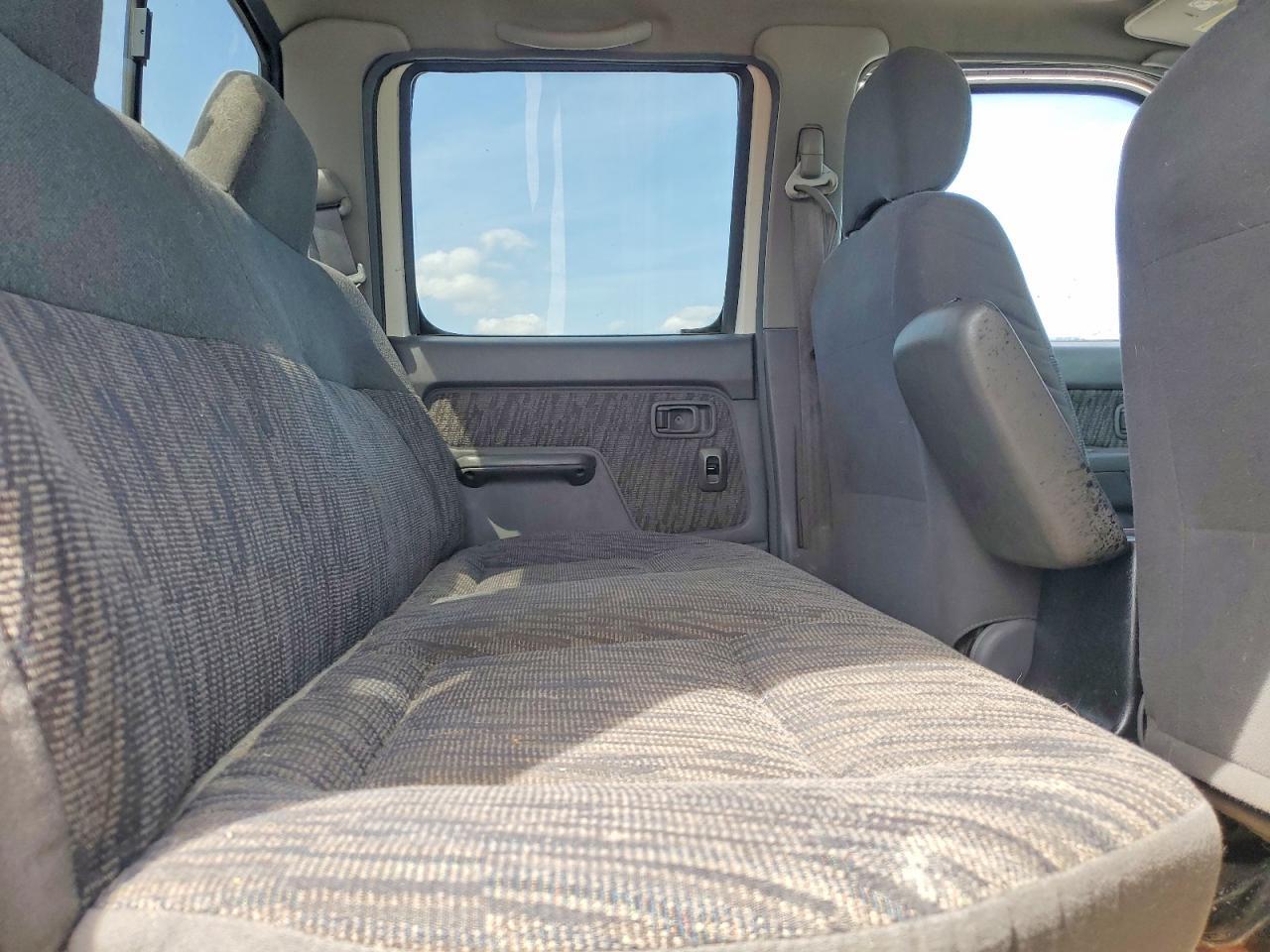 2000 Nissan Frontier XE