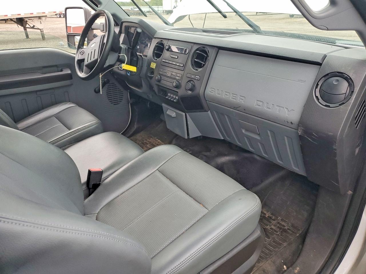 2015 Ford F450 Super Duty BOX Truck