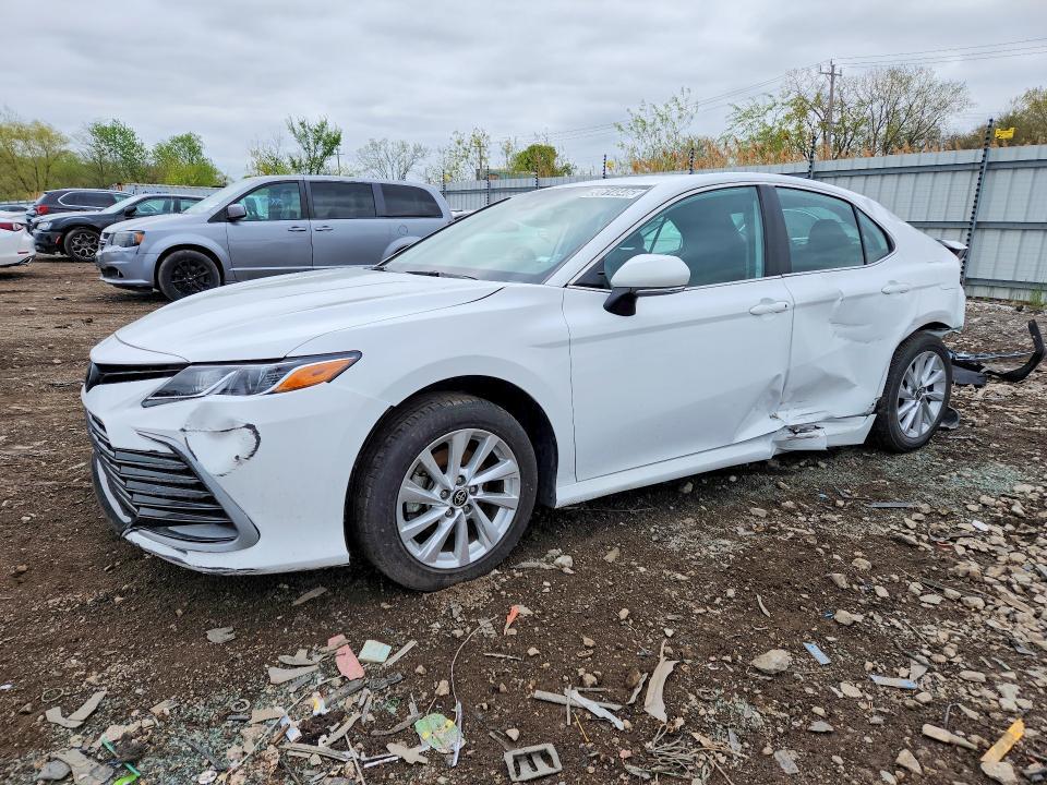 2024 Toyota Camry le