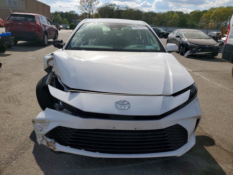 2025 Toyota Camry le