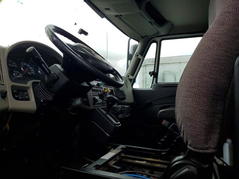 2016 International 4300 BOX Truck