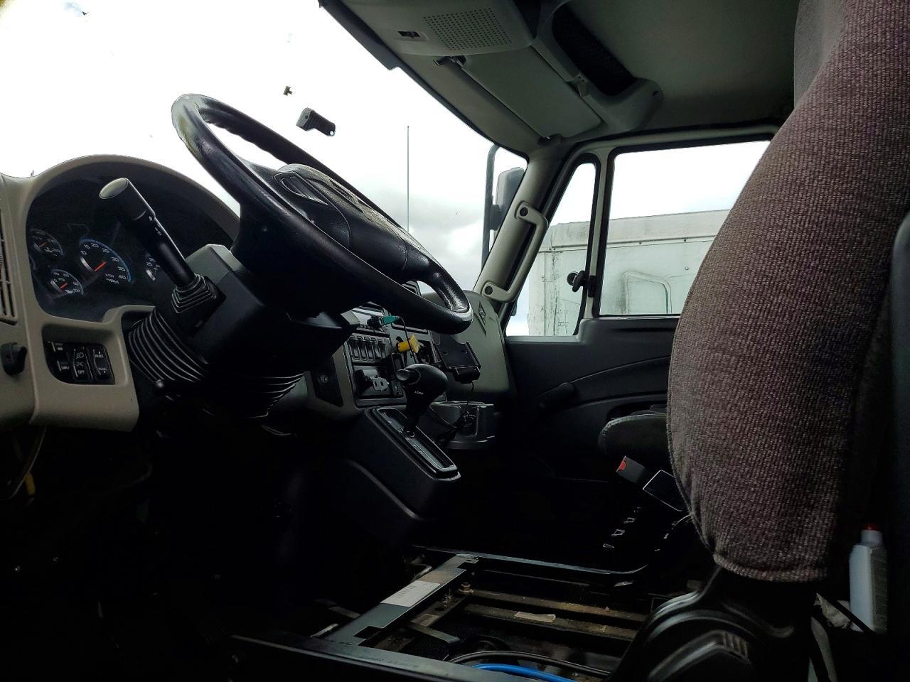 2016 International 4300 BOX Truck