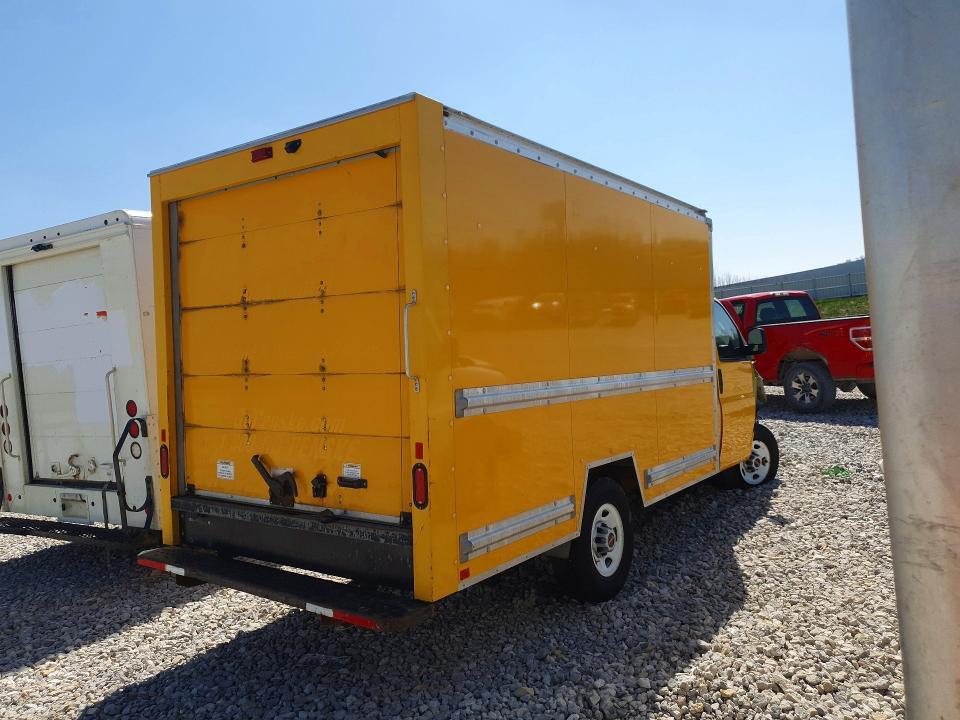 2022 GMC Savana BOX Truck