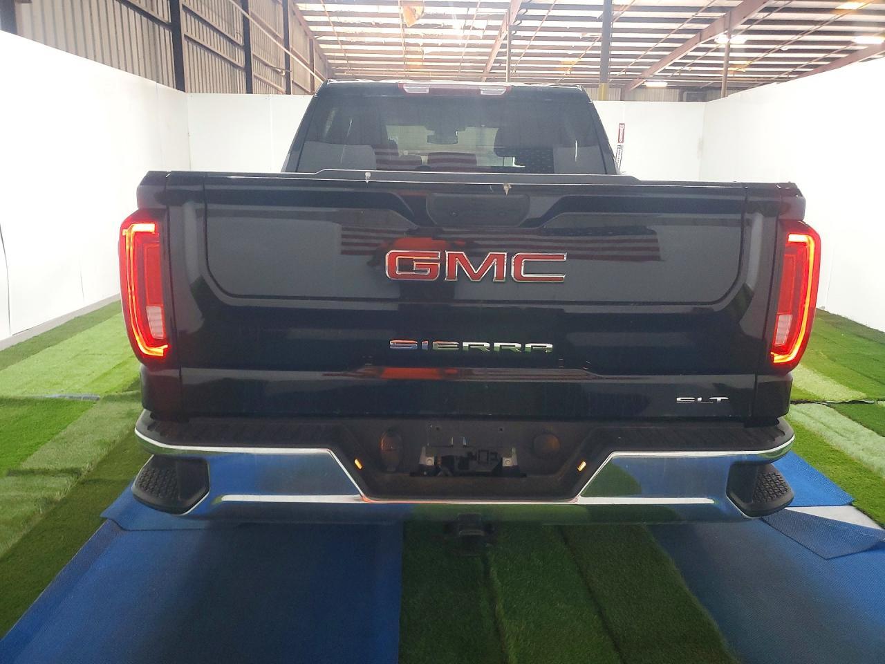 2025 GMC Sierra K1500 SLT