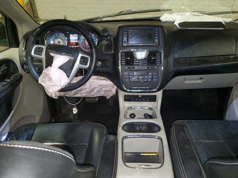 2016 Chrysler Town & Country Limited Platinum