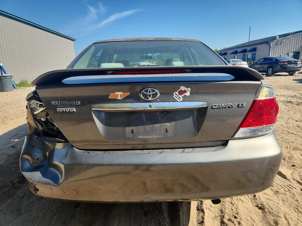 2005 Toyota Camry le