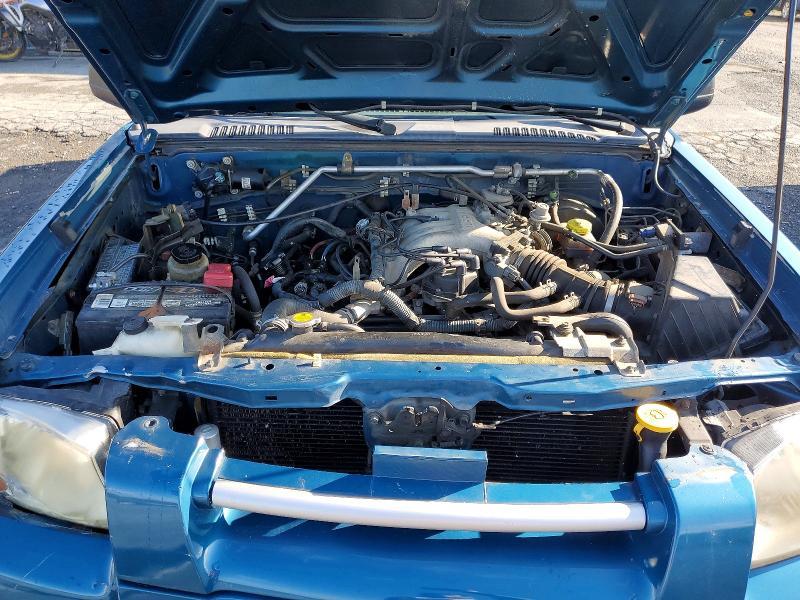 2004 Nissan Frontier Crew Cab XE V6
