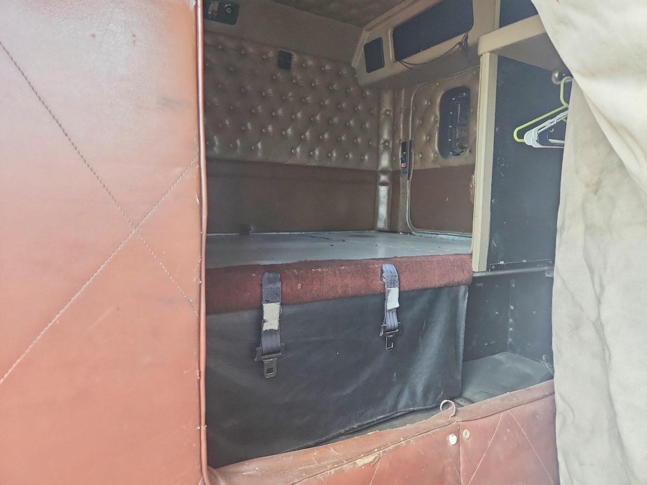 2005 Sterling LC Car HAU-Semi Truck