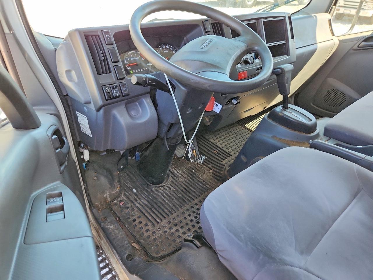 2019 Isuzu NPR HD BOX Truck