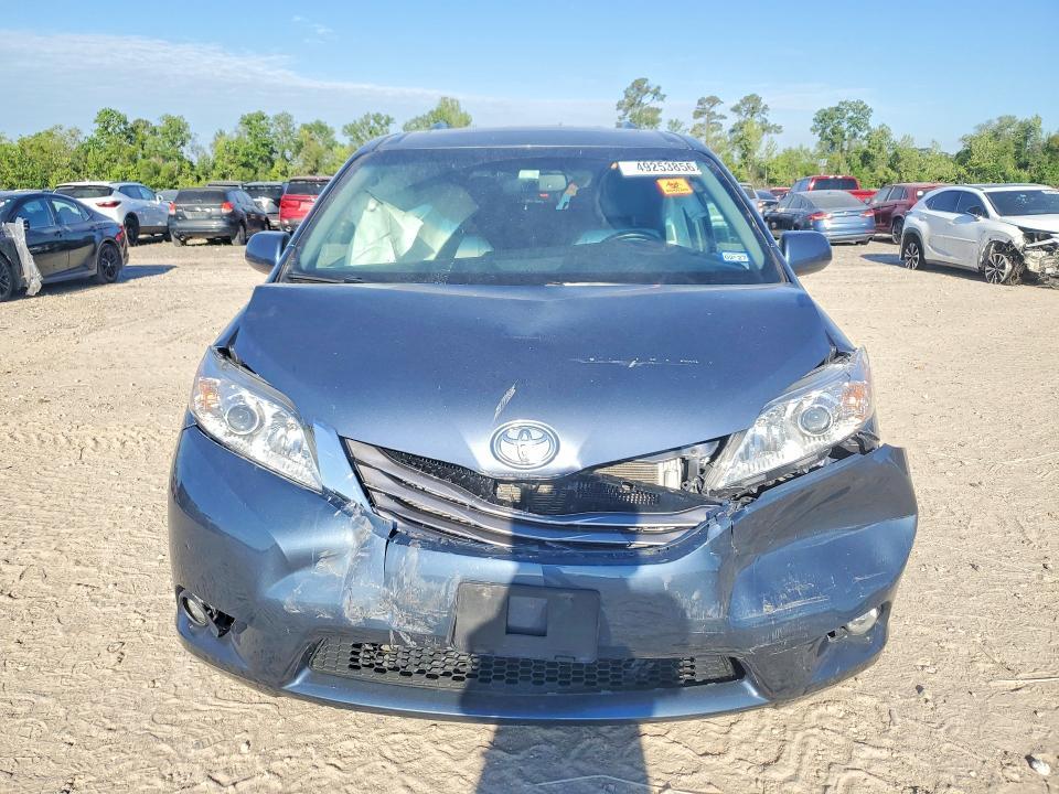 2015 Toyota Sienna xle 8-passenger