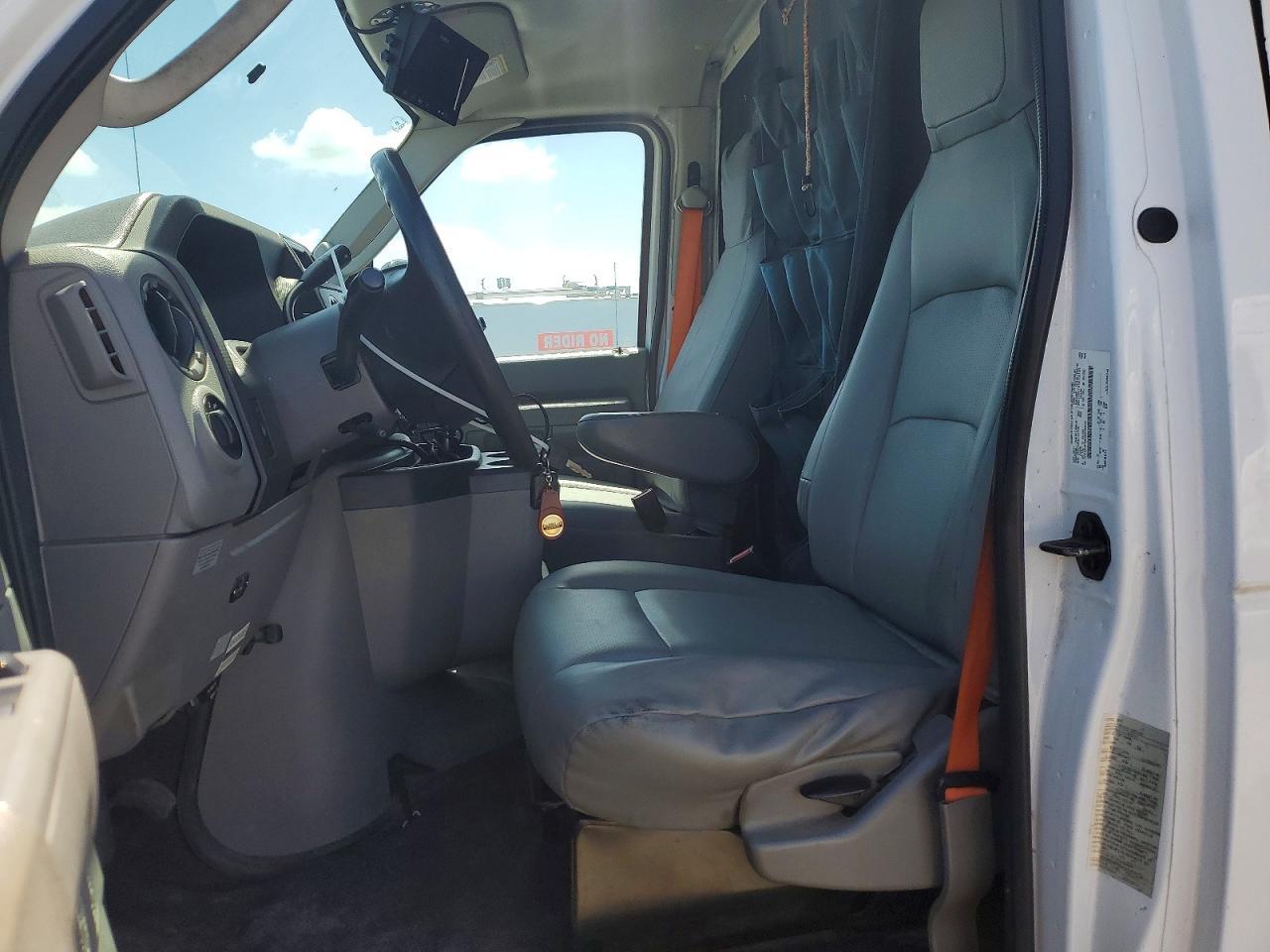2017 Ford E450 Utility / Service Truck