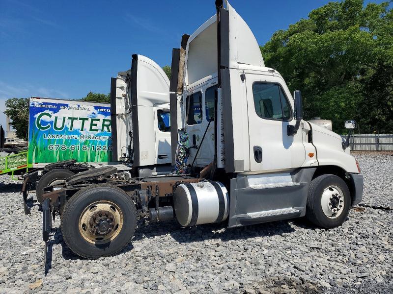 2016 Freightliner Cascadia 125 Semi Truck